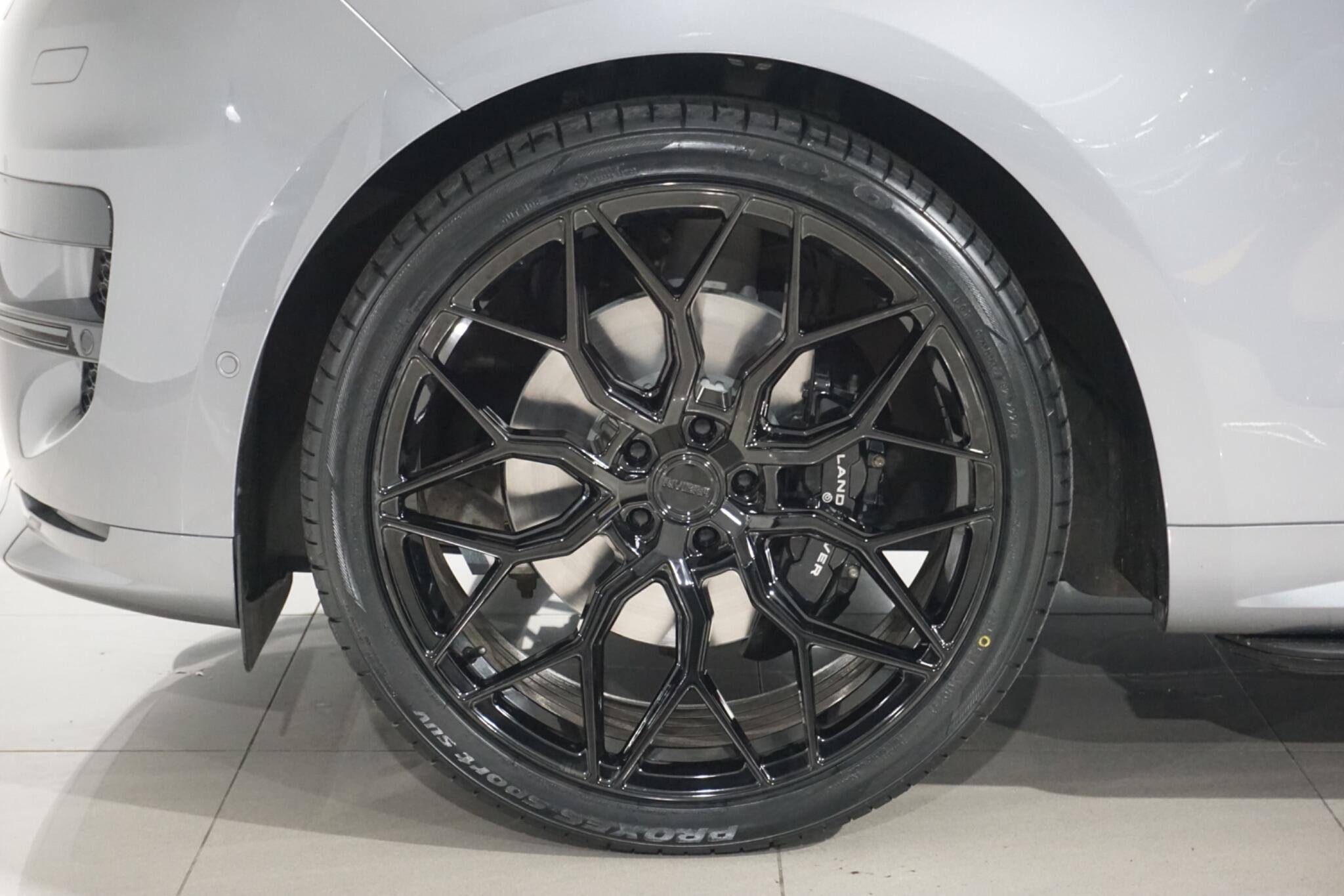 Land Rover Range Rover Sport 3.0 D300 MHEV Dynamic SE SUV 5dr Diesel Auto 4WD Euro 6 (s/s) (300 ps)